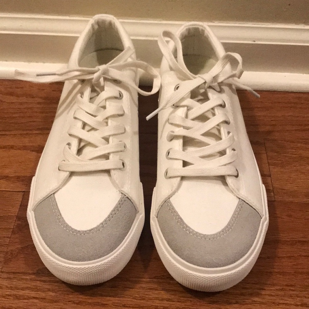 Brand new never worn!!!White canvas sneakers